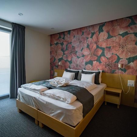 Eleven Business & Sport Hotel Jaszarokszallas Dış mekan fotoğraf