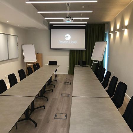 Eleven Business & Sport Hotel Jaszarokszallas Dış mekan fotoğraf