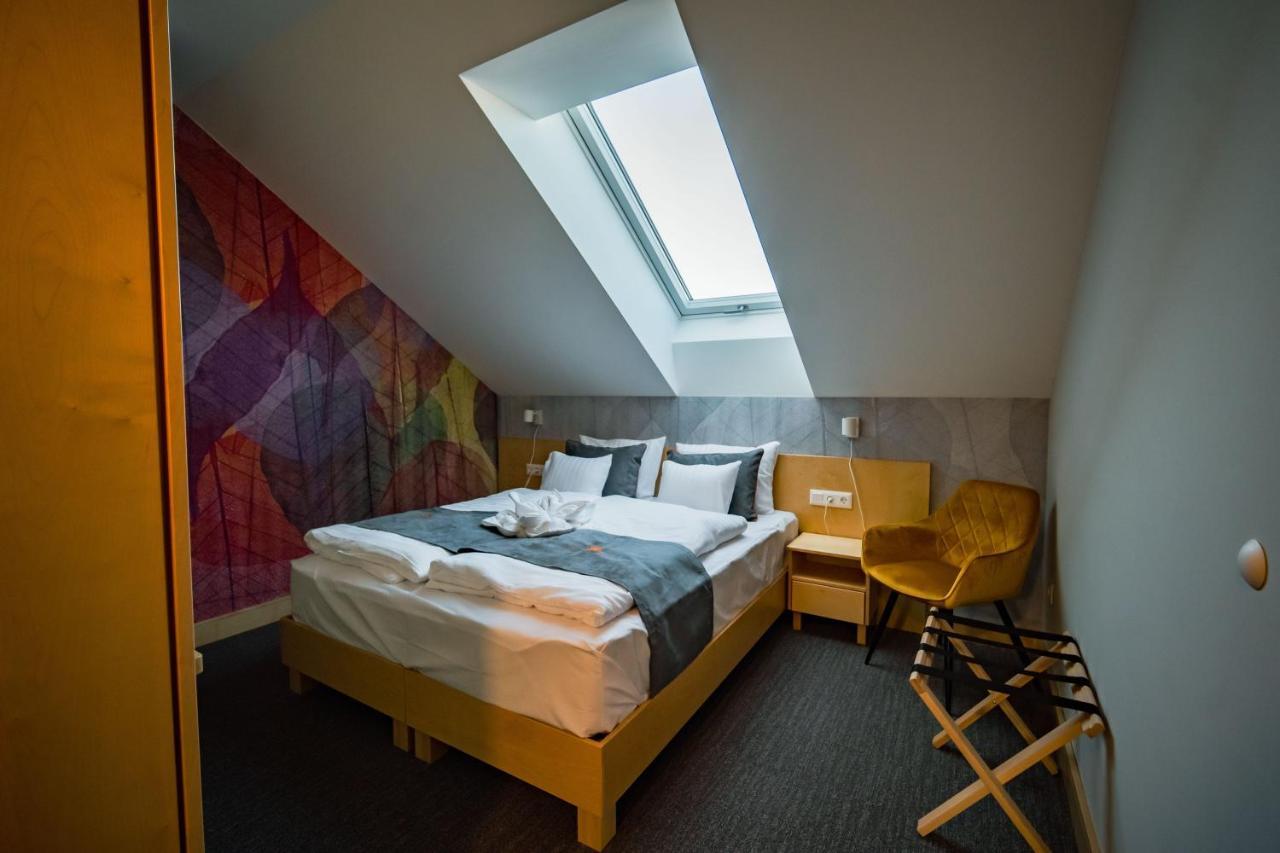 Eleven Business & Sport Hotel Jaszarokszallas Dış mekan fotoğraf