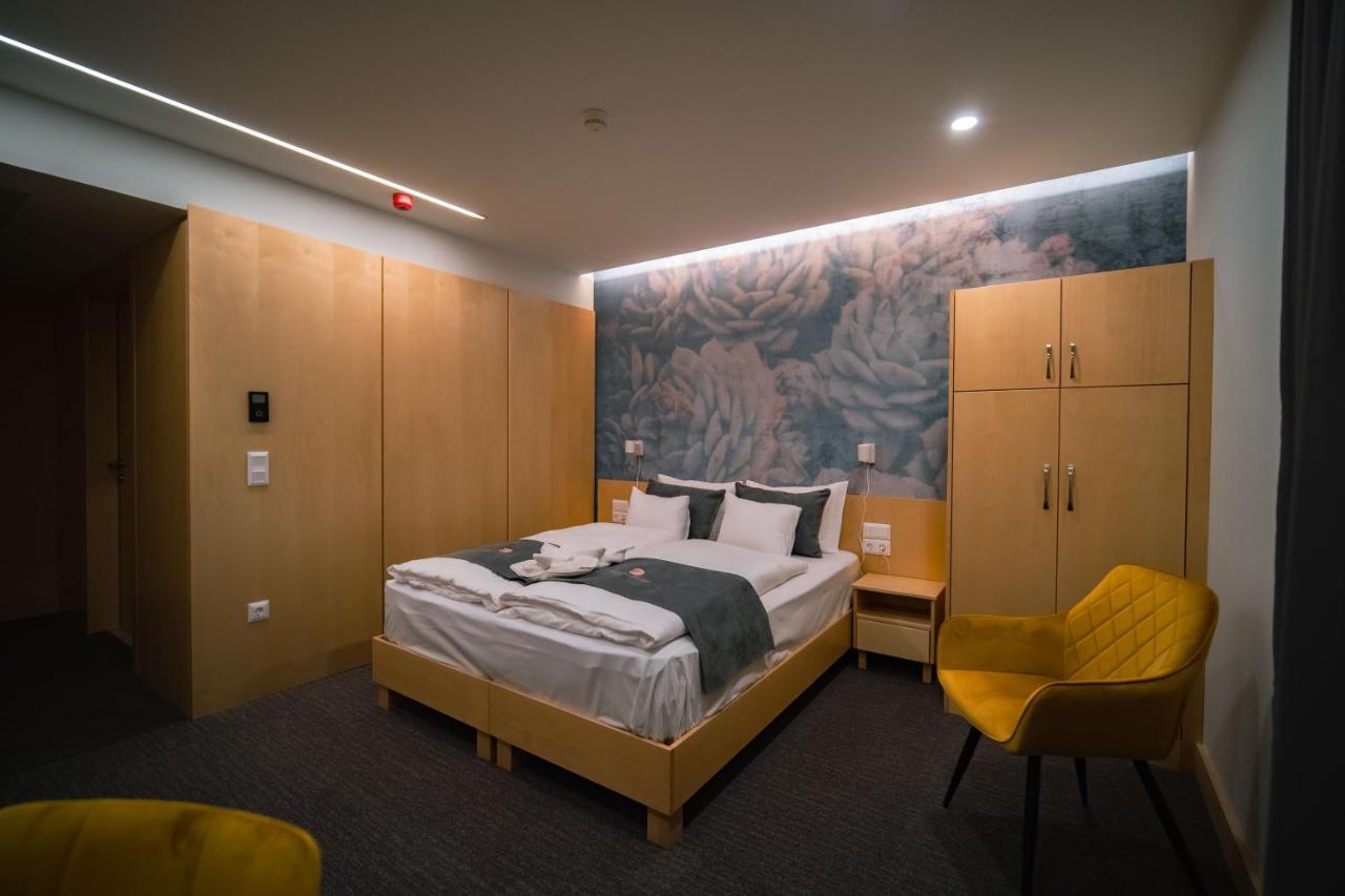 Eleven Business & Sport Hotel Jaszarokszallas Dış mekan fotoğraf
