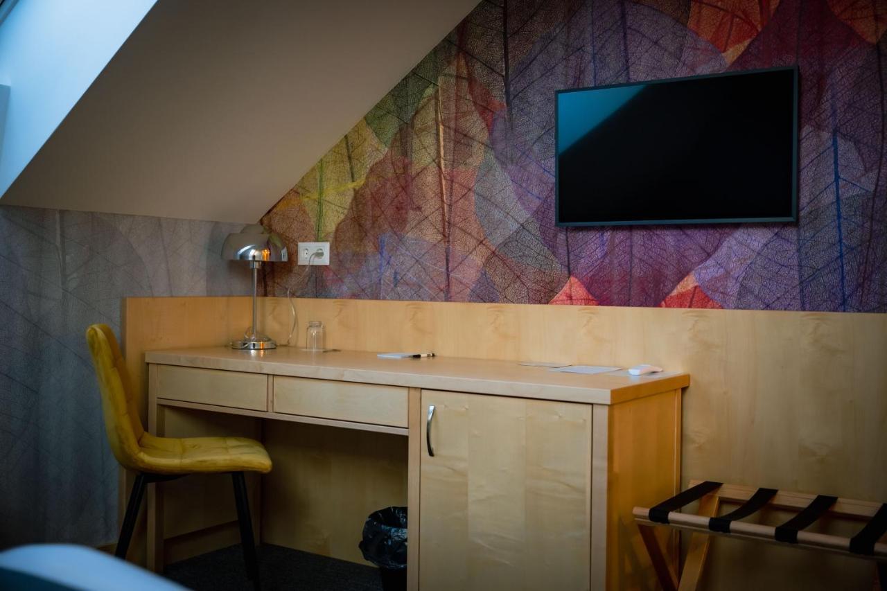 Eleven Business & Sport Hotel Jaszarokszallas Dış mekan fotoğraf