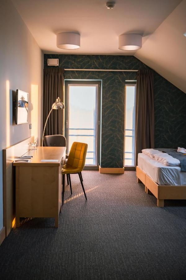 Eleven Business & Sport Hotel Jaszarokszallas Dış mekan fotoğraf