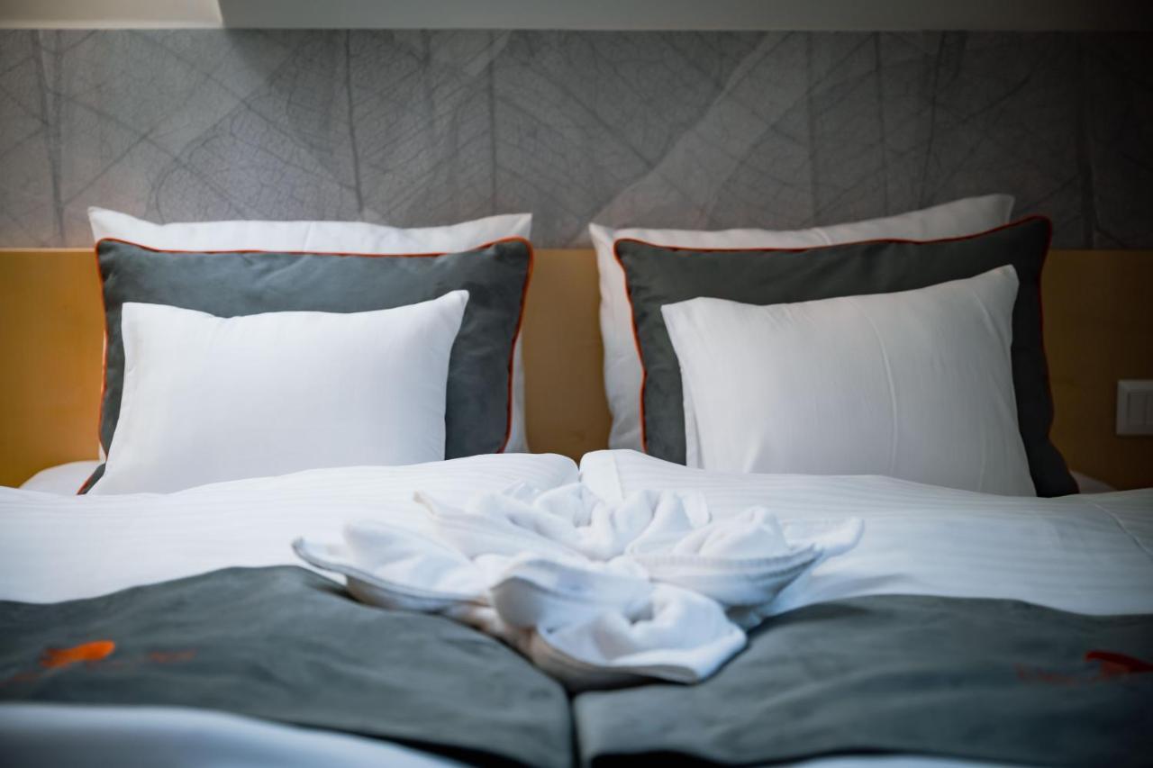 Eleven Business & Sport Hotel Jaszarokszallas Dış mekan fotoğraf