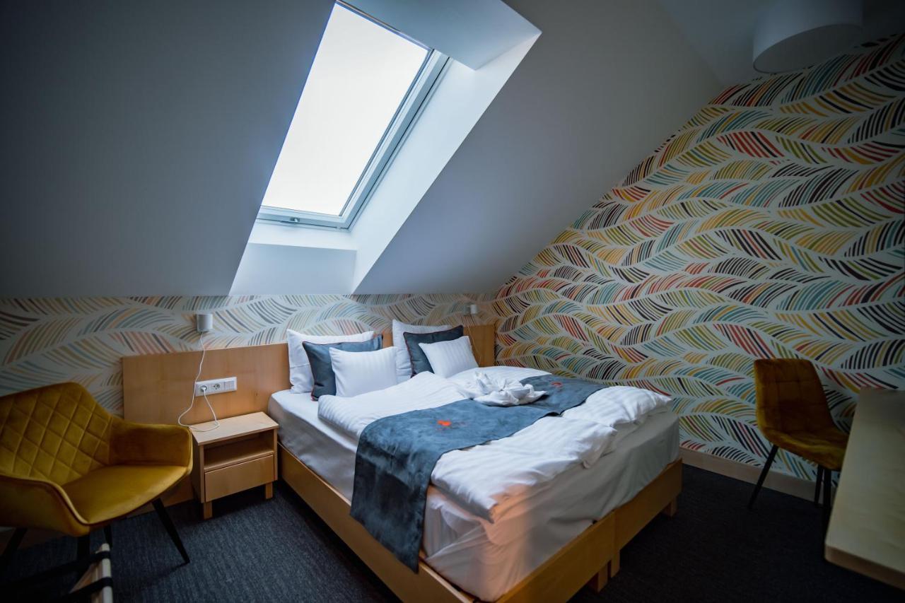 Eleven Business & Sport Hotel Jaszarokszallas Dış mekan fotoğraf