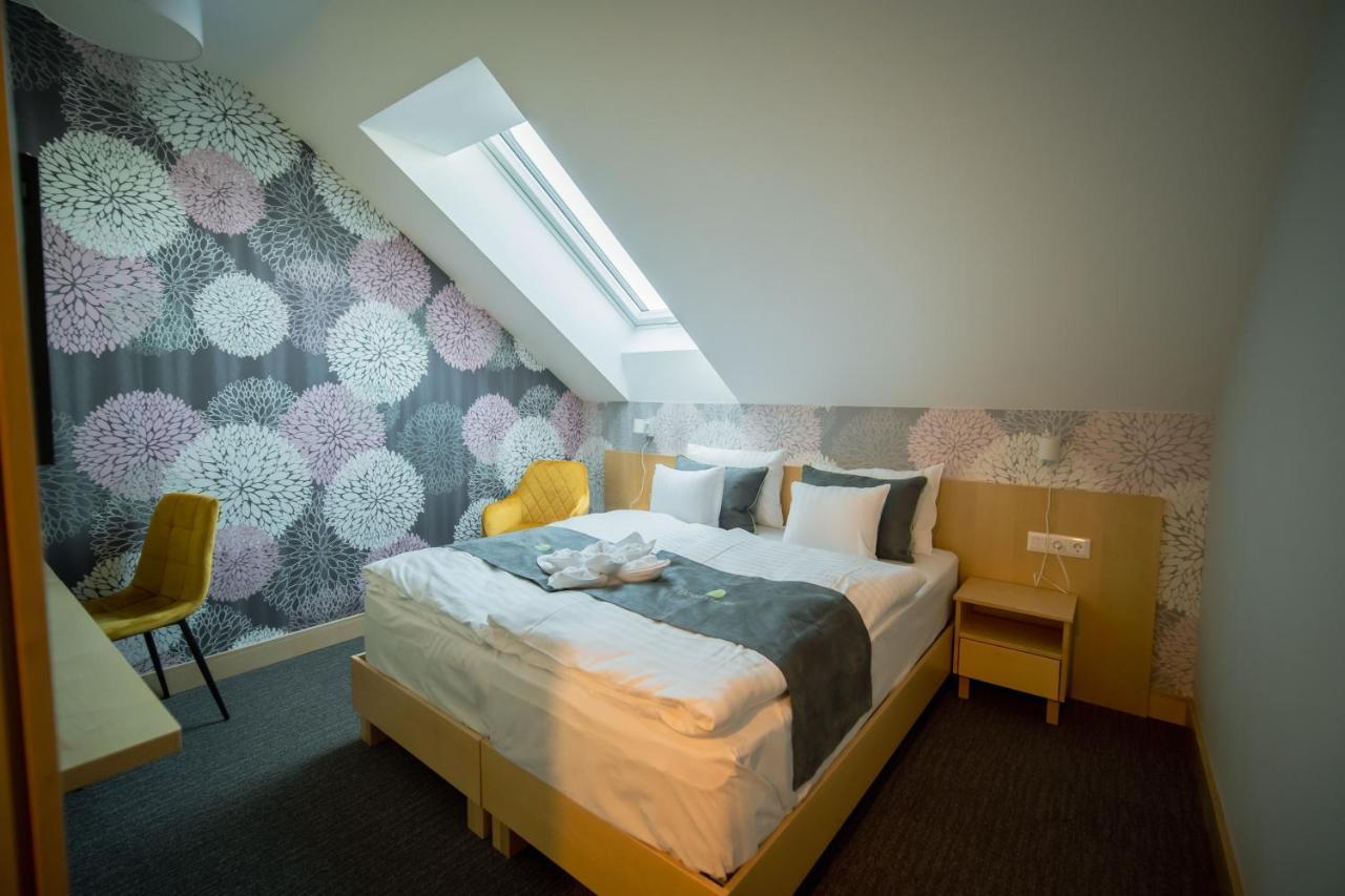 Eleven Business & Sport Hotel Jaszarokszallas Dış mekan fotoğraf