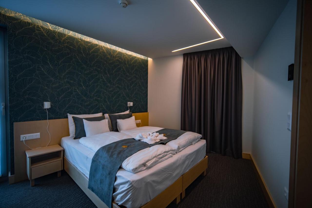 Eleven Business & Sport Hotel Jaszarokszallas Dış mekan fotoğraf