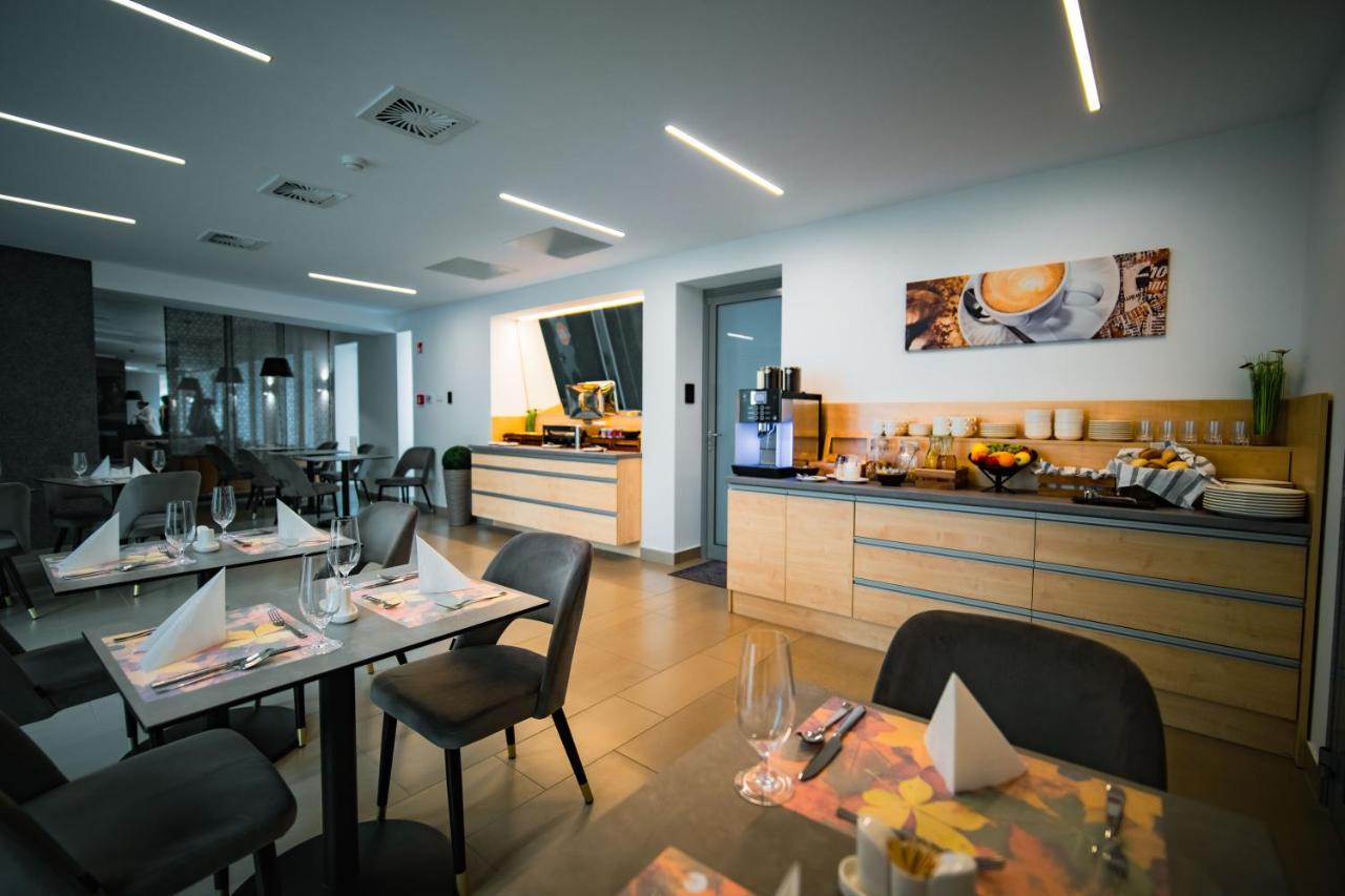 Eleven Business & Sport Hotel Jaszarokszallas Dış mekan fotoğraf