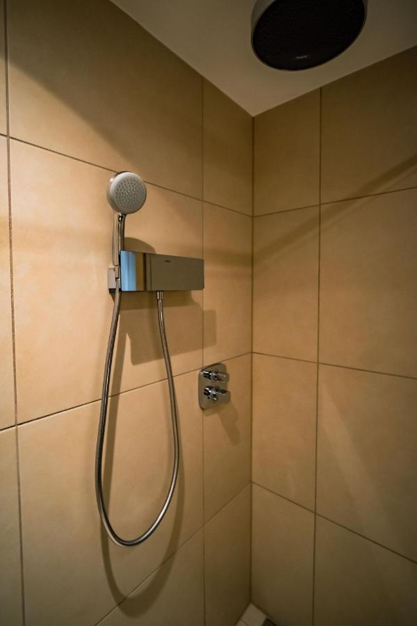 Eleven Business & Sport Hotel Jaszarokszallas Dış mekan fotoğraf