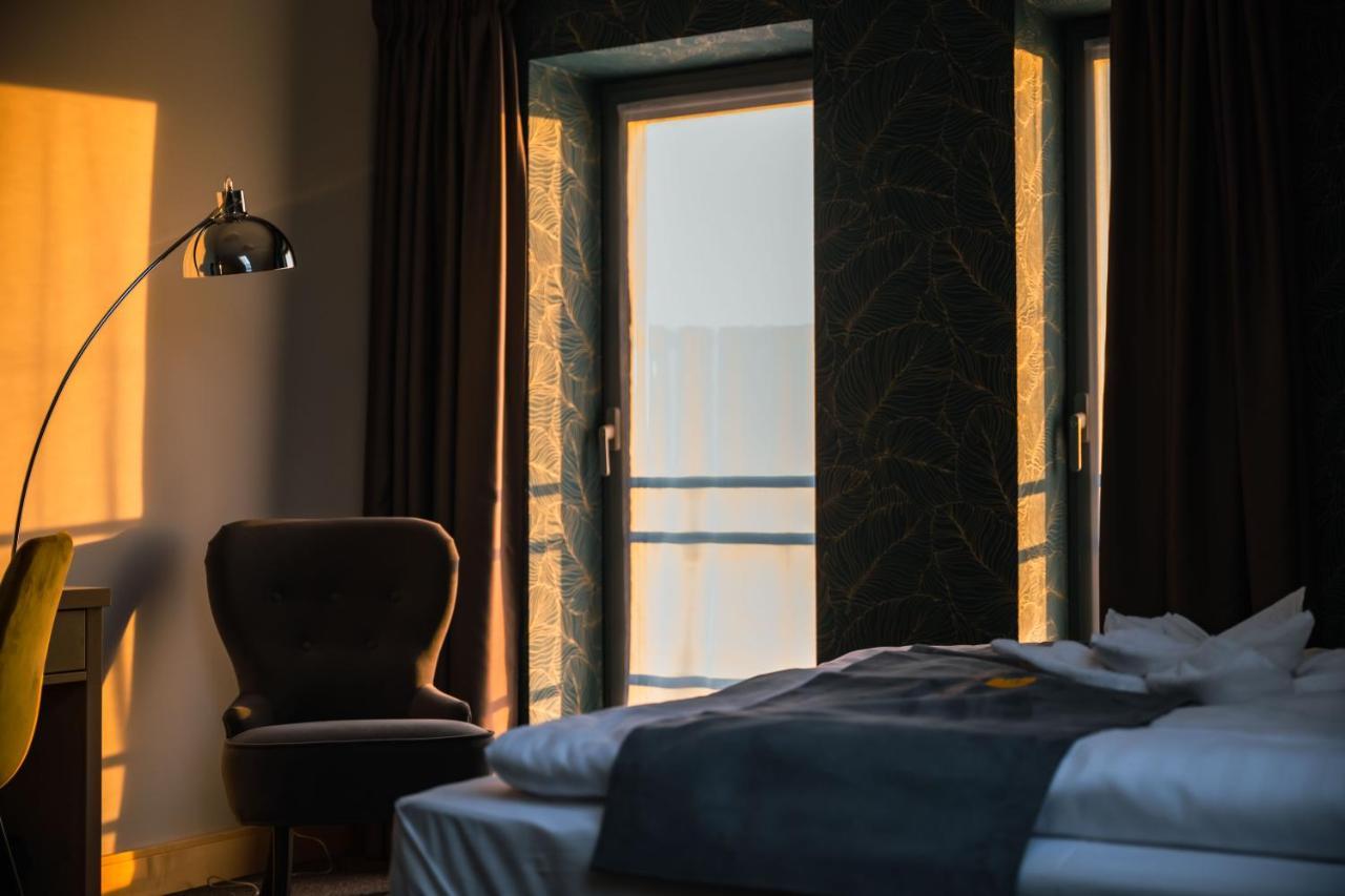 Eleven Business & Sport Hotel Jaszarokszallas Dış mekan fotoğraf