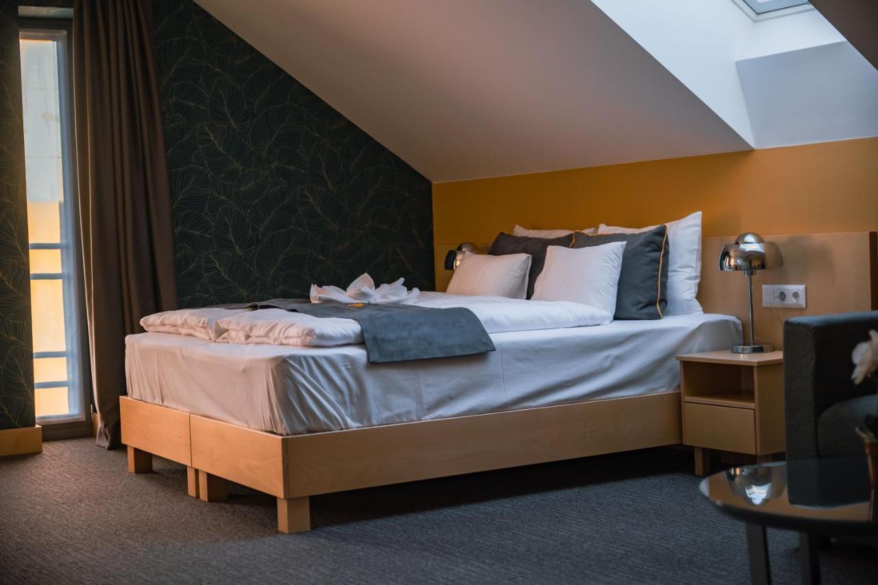 Eleven Business & Sport Hotel Jaszarokszallas Dış mekan fotoğraf
