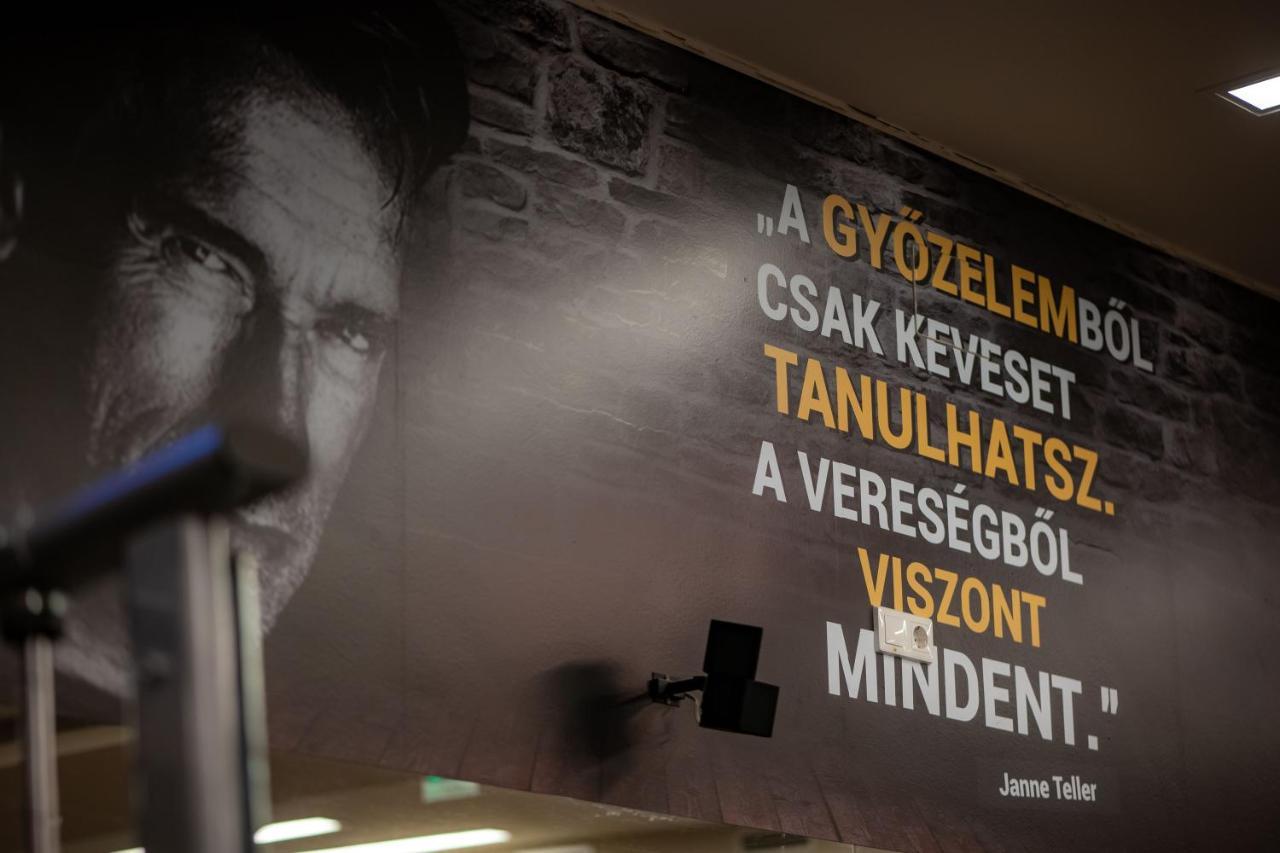 Eleven Business & Sport Hotel Jaszarokszallas Dış mekan fotoğraf