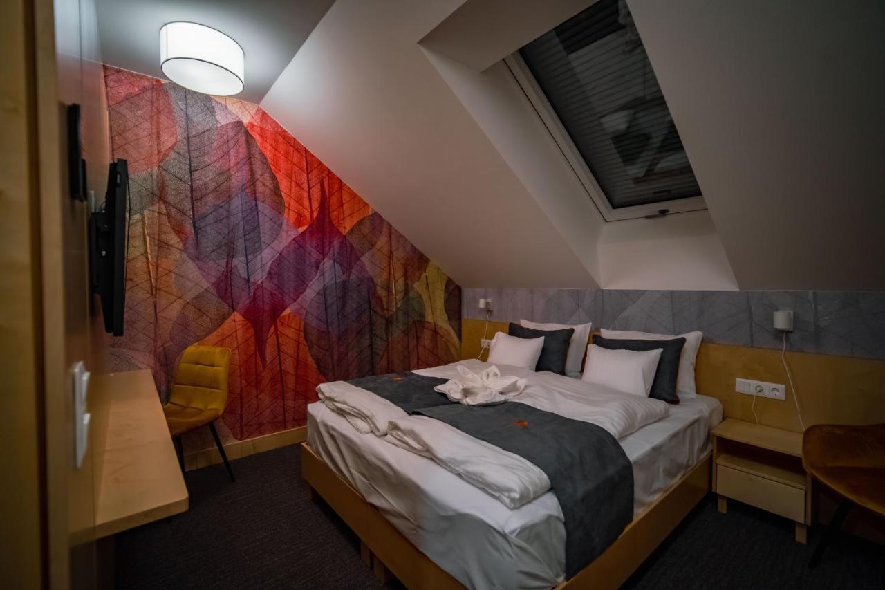 Eleven Business & Sport Hotel Jaszarokszallas Dış mekan fotoğraf