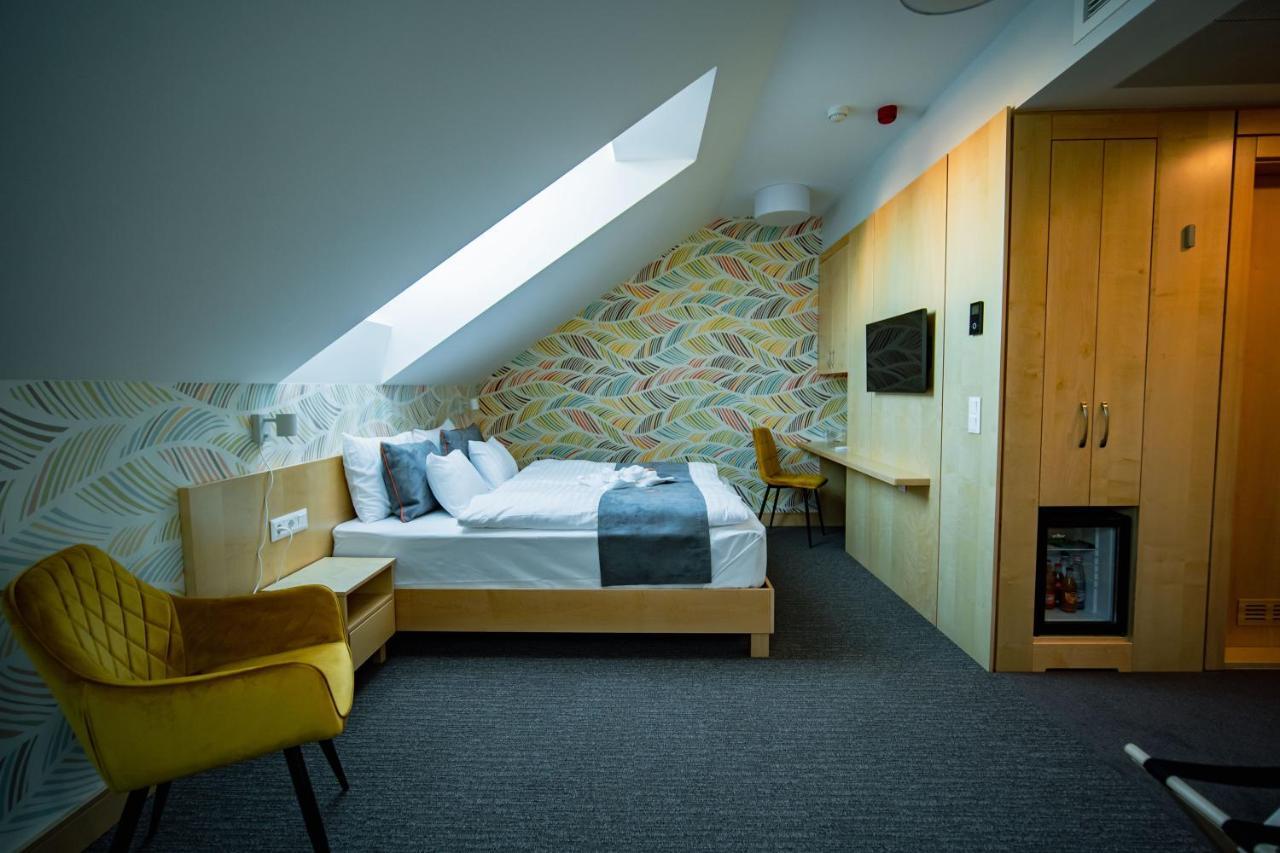 Eleven Business & Sport Hotel Jaszarokszallas Dış mekan fotoğraf