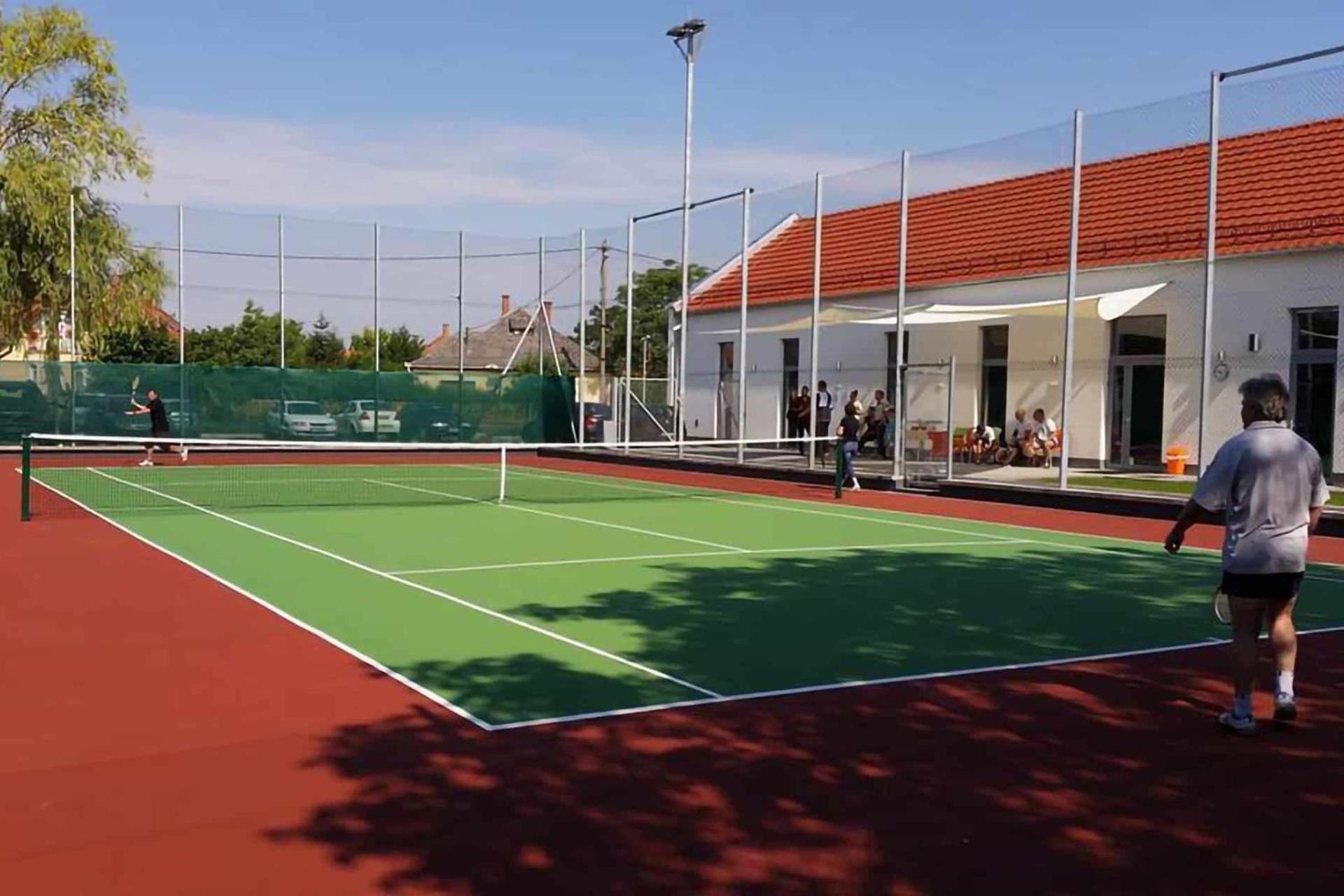 Eleven Business & Sport Hotel Jaszarokszallas Dış mekan fotoğraf