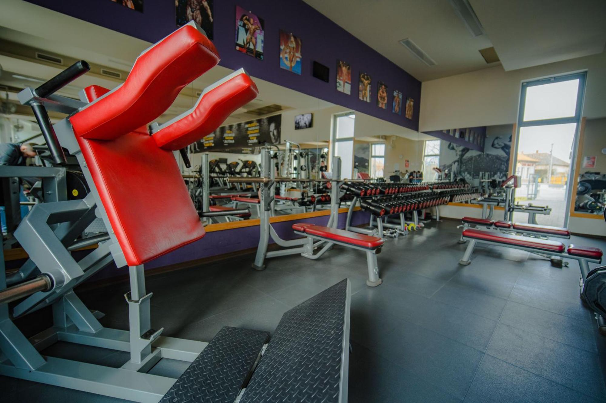 Eleven Business & Sport Hotel Jaszarokszallas Dış mekan fotoğraf